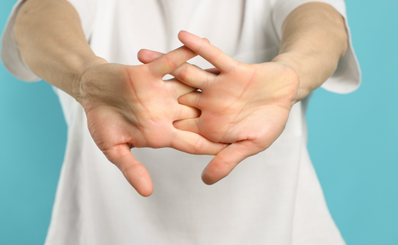 Scrocchiare le ossa fa male? La verit&agrave; sulle manipolazioni